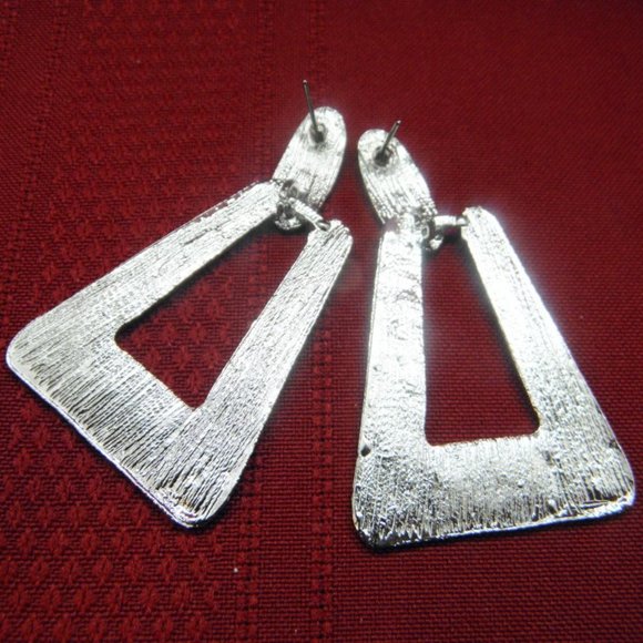 Exaggerated textured Geometric Earrings - Picture 5 of 9
